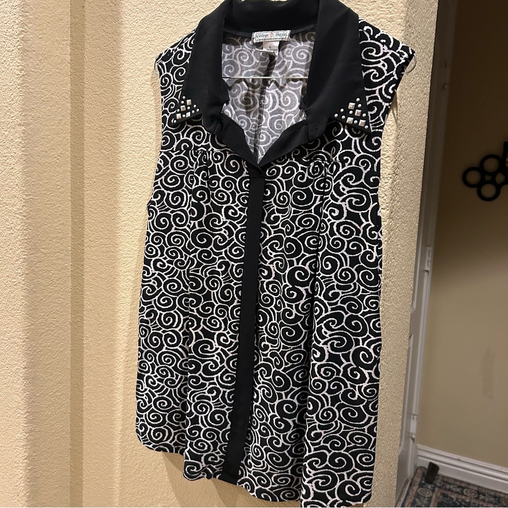 Vintage Suzie Black and White Swirl Blouse